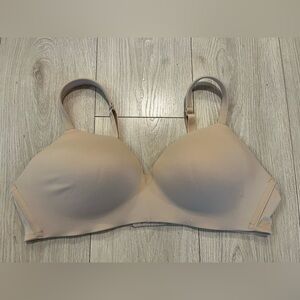 CACIQUE lightly lined t-shirt no wire bra- 40C